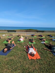 cours de yoga face à l'ocean biarritz